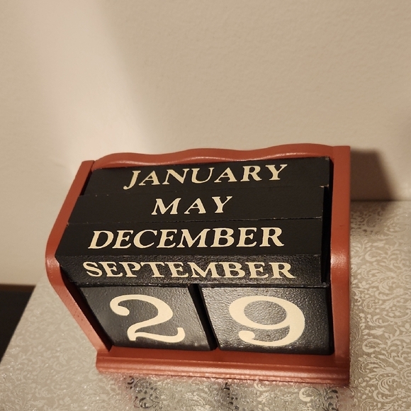 Black and Brown Perpetual Calendar - Picture 2 of 10